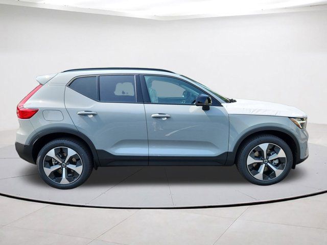 2025 Volvo XC40 Plus Dark Theme