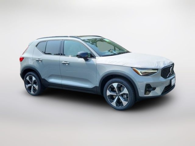 2025 Volvo XC40 Plus Dark Theme