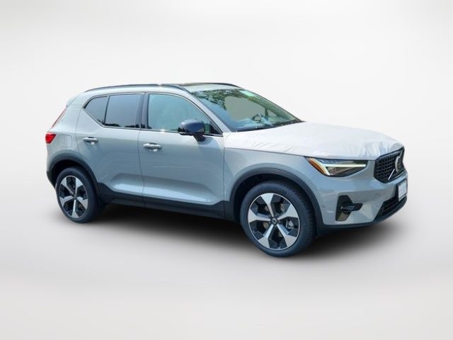 2025 Volvo XC40 Plus Dark Theme