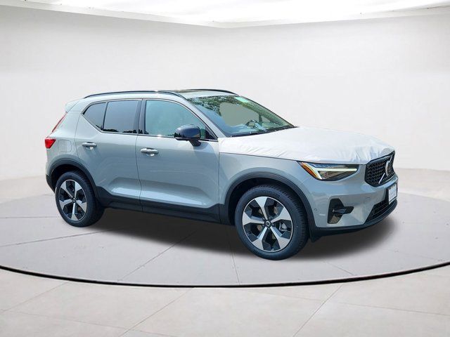 2025 Volvo XC40 Plus Dark Theme