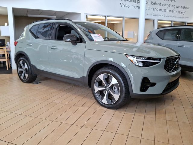 2025 Volvo XC40 Plus Dark Theme