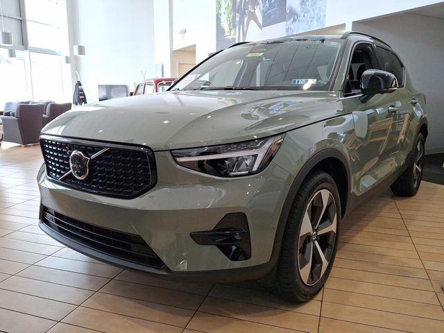 2025 Volvo XC40 Plus Dark Theme