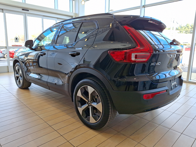 2025 Volvo XC40 Plus Dark Theme