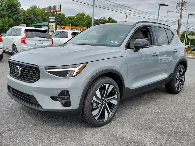 2025 Volvo XC40 Plus Dark Theme