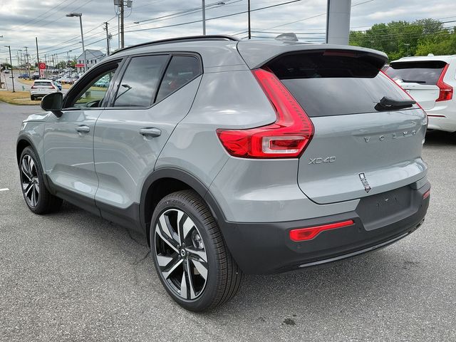 2025 Volvo XC40 Plus Dark Theme