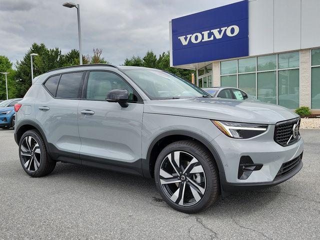 2025 Volvo XC40 Plus Dark Theme