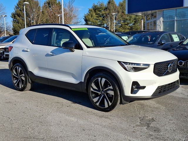 2025 Volvo XC40 Plus Dark Theme