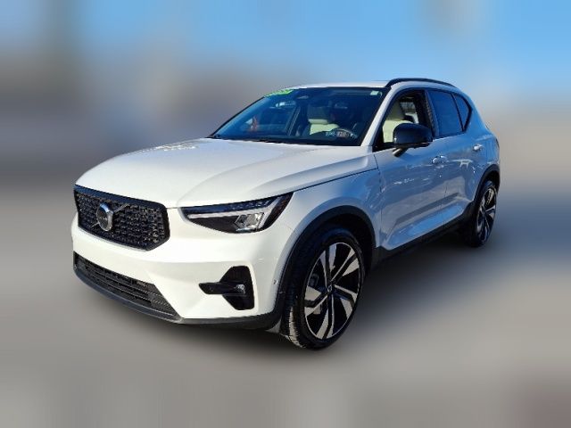 2025 Volvo XC40 Plus Dark Theme