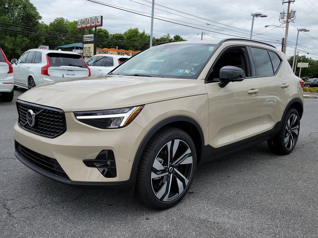 2025 Volvo XC40 Plus Dark Theme