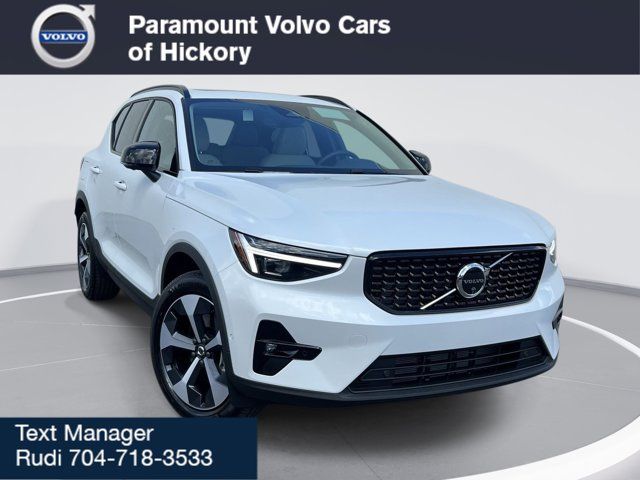 2025 Volvo XC40 Plus Dark Theme