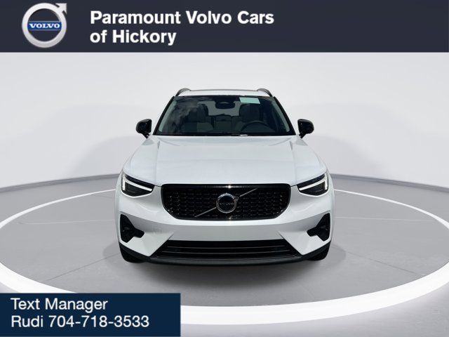 2025 Volvo XC40 Plus Dark Theme