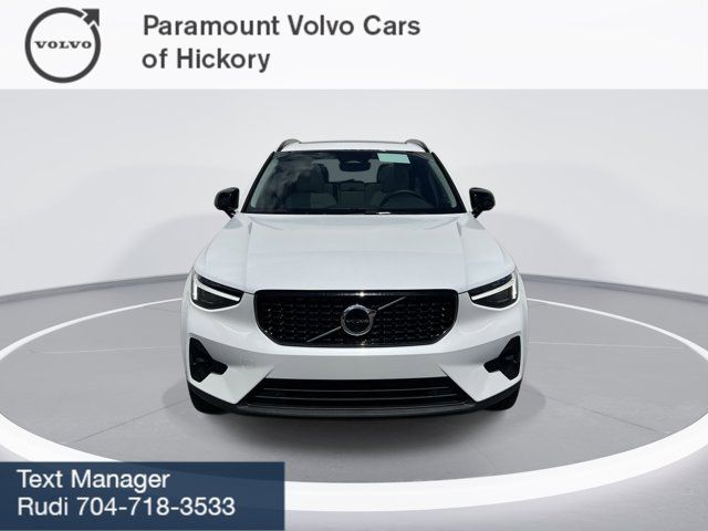 2025 Volvo XC40 Plus Dark Theme