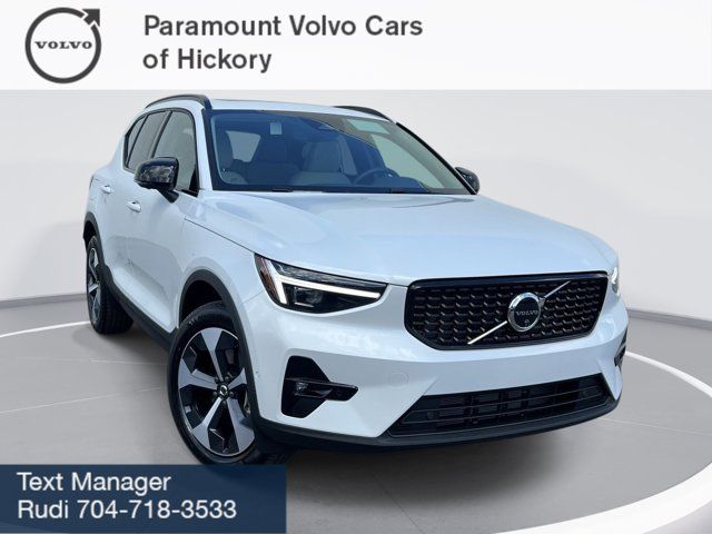 2025 Volvo XC40 Plus Dark Theme