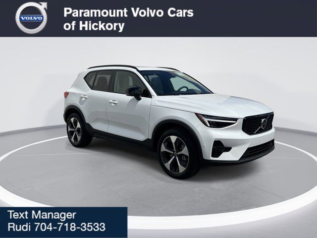 2025 Volvo XC40 Plus Dark Theme