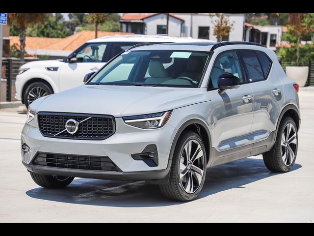 2025 Volvo XC40 Plus Dark Theme