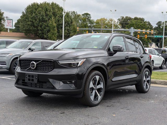 2025 Volvo XC40 Plus Dark Theme