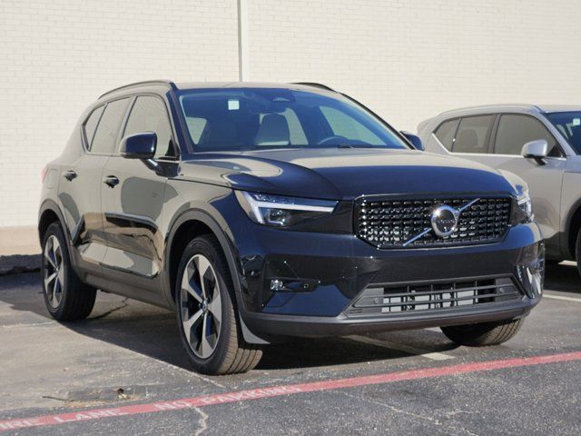 2025 Volvo XC40 Plus Dark Theme