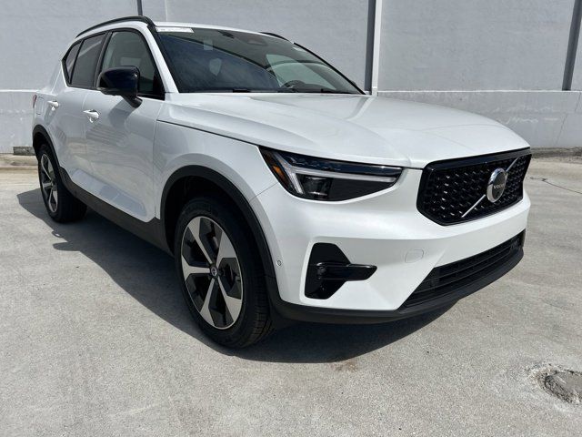 2025 Volvo XC40 Plus Dark Theme