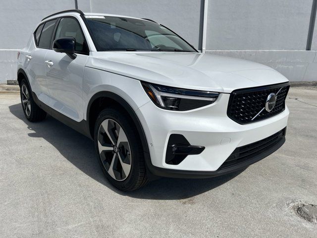 2025 Volvo XC40 Plus Dark Theme