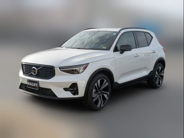 2025 Volvo XC40 Plus Dark Theme