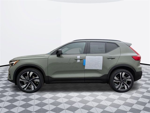 2025 Volvo XC40 Plus Dark Theme