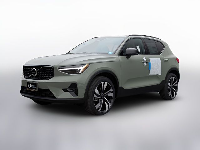 2025 Volvo XC40 Plus Dark Theme