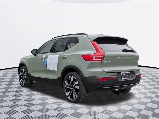 2025 Volvo XC40 Plus Dark Theme