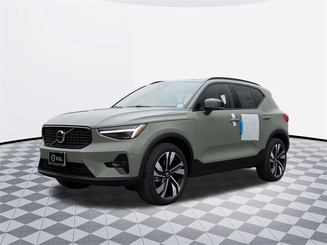 2025 Volvo XC40 Plus Dark Theme