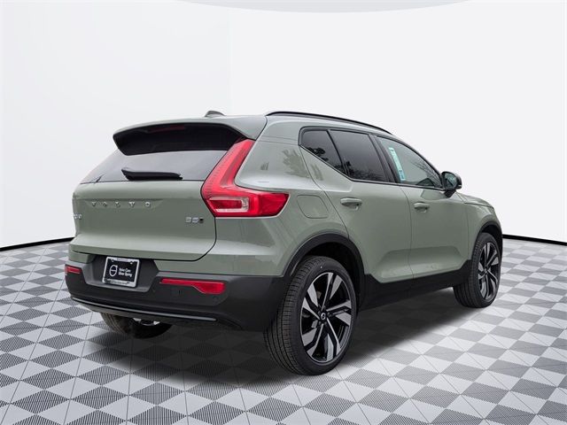 2025 Volvo XC40 Plus Dark Theme