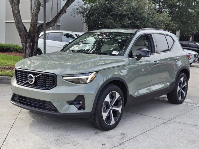 2025 Volvo XC40 Plus Dark Theme