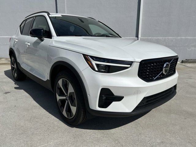 2025 Volvo XC40 Plus Dark Theme