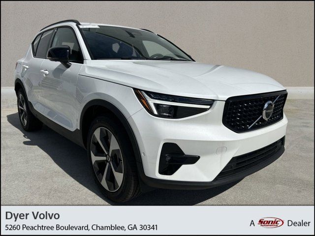 2025 Volvo XC40 Plus Dark Theme