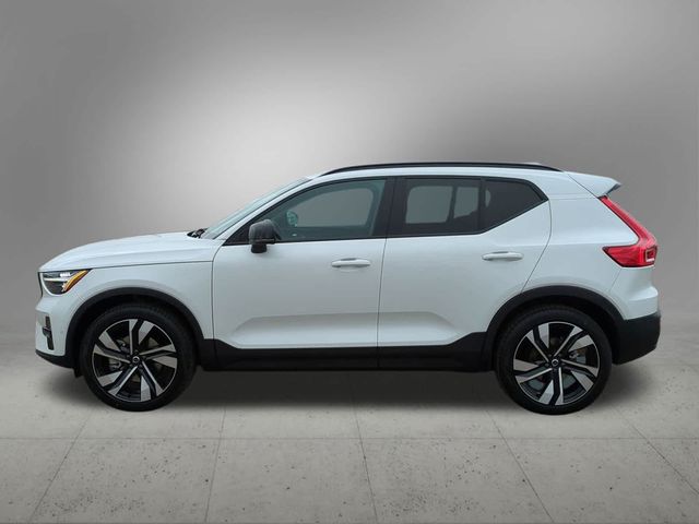 2025 Volvo XC40 Plus Dark Theme