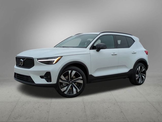 2025 Volvo XC40 Plus Dark Theme