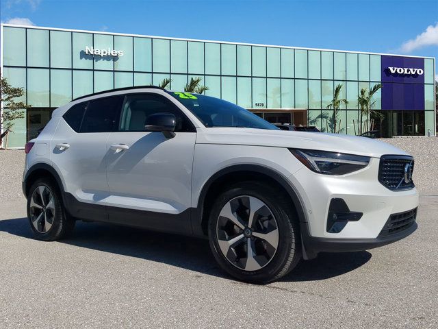 2025 Volvo XC40 Plus Dark Theme