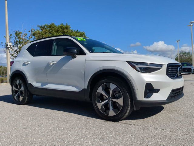 2025 Volvo XC40 Plus Dark Theme