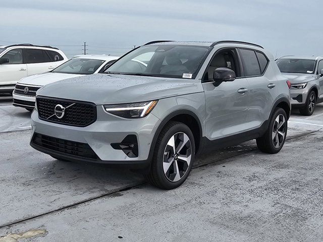 2025 Volvo XC40 Plus Dark Theme