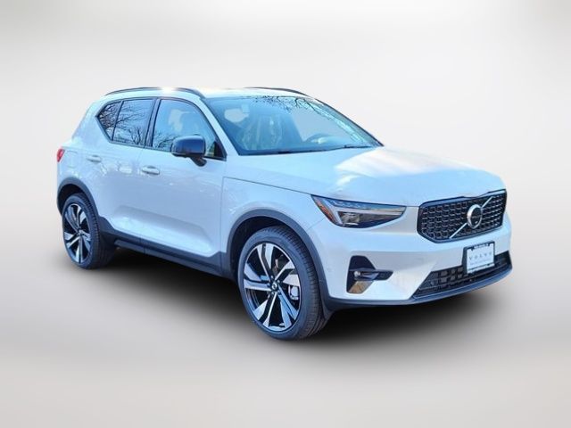 2025 Volvo XC40 Plus Dark Theme