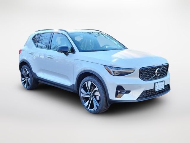 2025 Volvo XC40 Plus Dark Theme