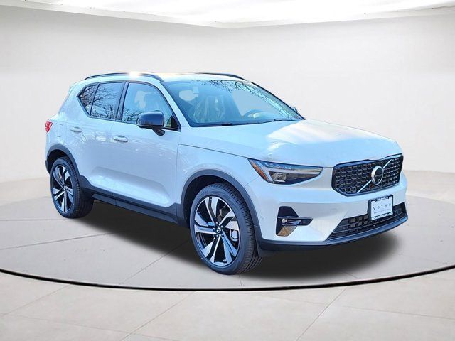 2025 Volvo XC40 Plus Dark Theme