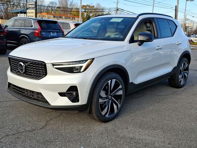 2025 Volvo XC40 Plus Dark Theme