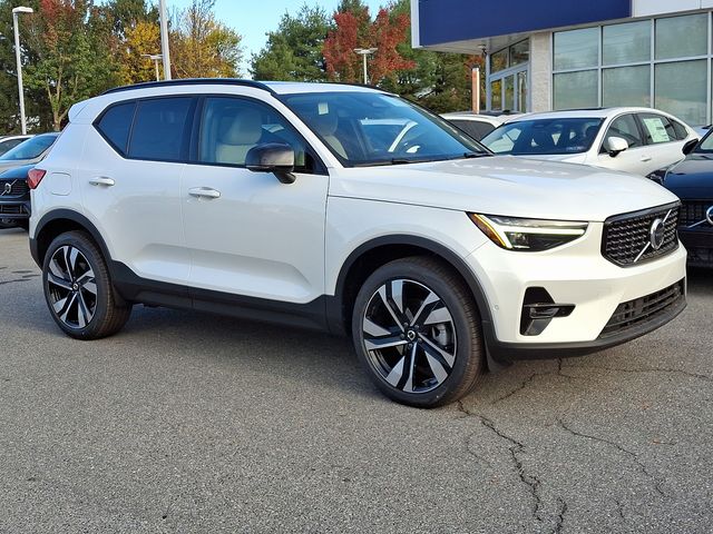 2025 Volvo XC40 Plus Dark Theme