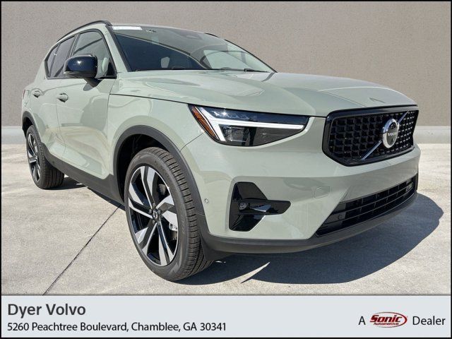 2025 Volvo XC40 Plus Dark Theme