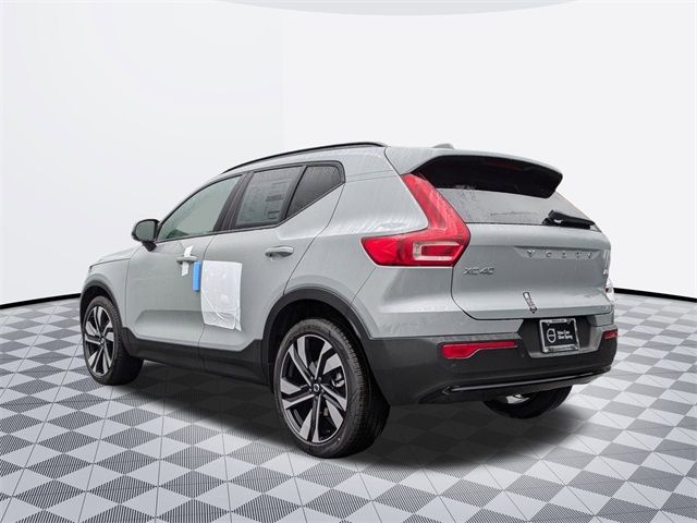 2025 Volvo XC40 Plus Dark Theme