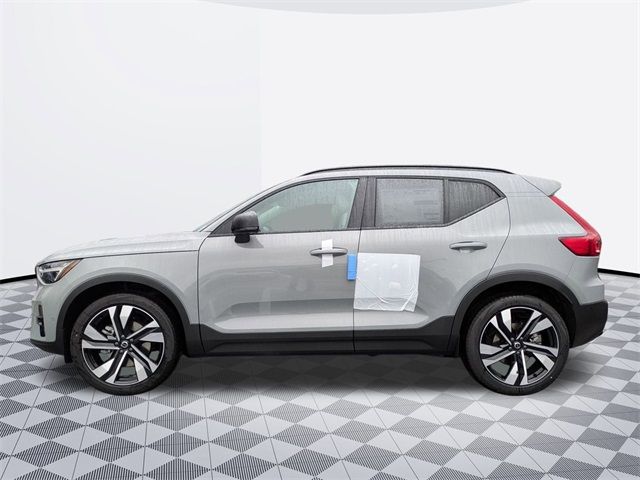 2025 Volvo XC40 Plus Dark Theme