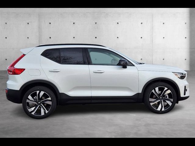 2025 Volvo XC40 Plus Dark Theme