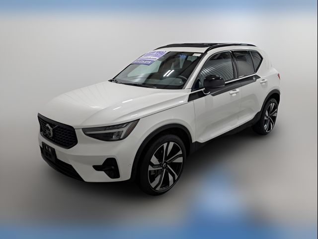 2025 Volvo XC40 Plus Dark Theme