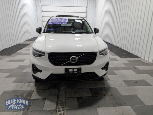 2025 Volvo XC40 Plus Dark Theme