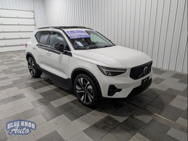 2025 Volvo XC40 Plus Dark Theme