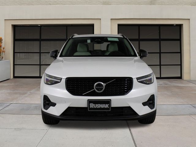 2025 Volvo XC40 Plus Dark Theme